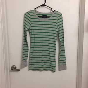 Fitted long sleeve tee, gray with green stripes, M